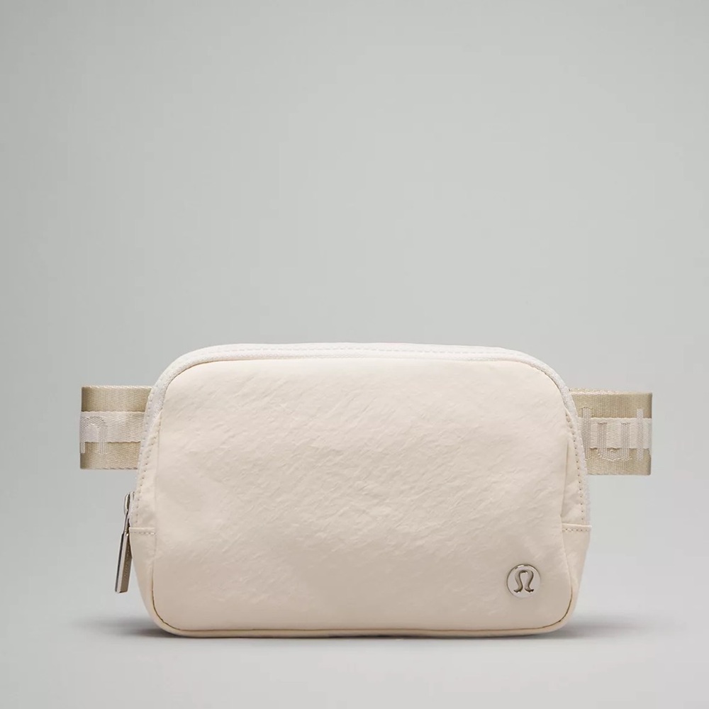 1L Lululemon everywhere Belt Bag